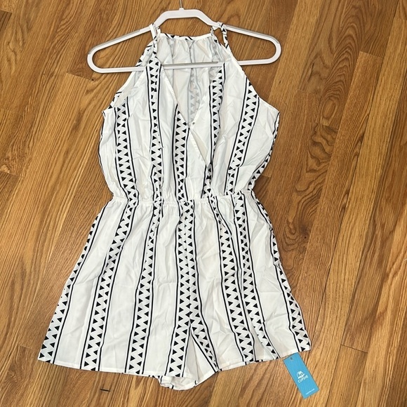 Cupshe bohemian arrow Black and White romper shorts women’s size medium new - Picture 7 of 7